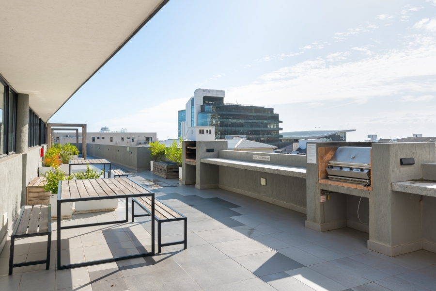 2 Bedroom Property for Sale in Sea Point Western Cape